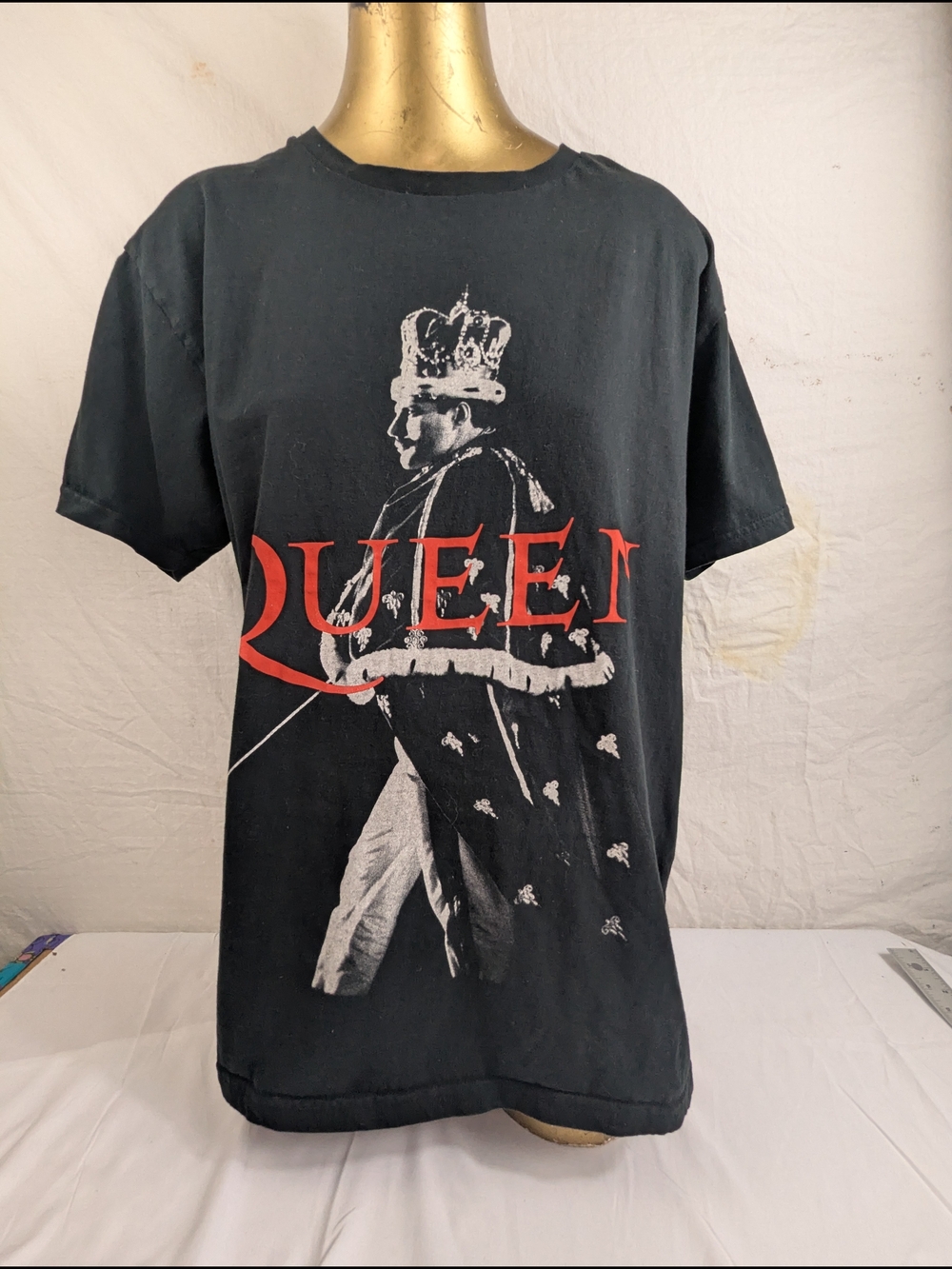 Queen Freddie Mercury Wearing Crown & Cloak Black & Red Print XL